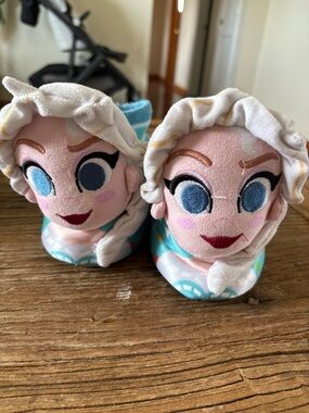 Disney frozen Elsa  Character Slippers in Light Blue and White